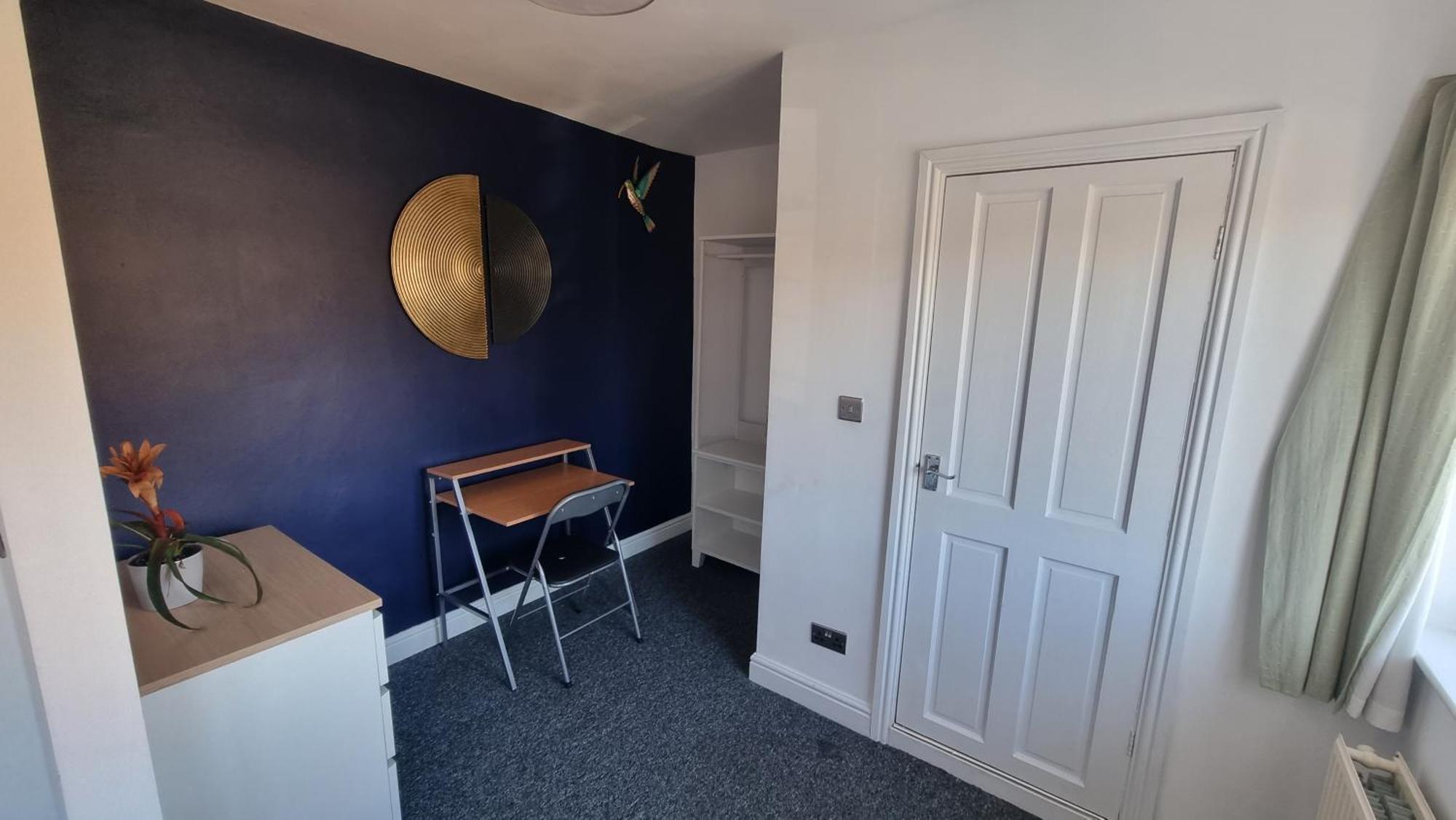 En Suite Room With Kitchen Facilities Нотингам Екстериор снимка